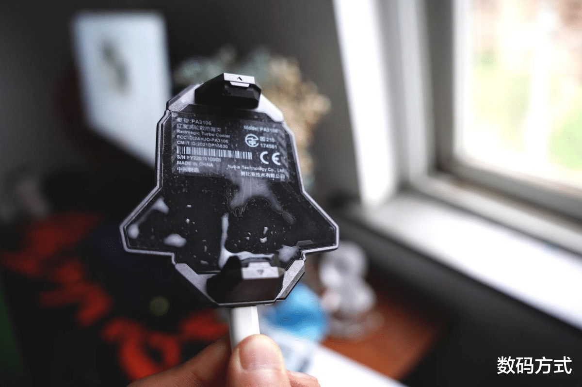 散热器|红魔散热背夹成游戏党关注重点 结冰仅需五分钟