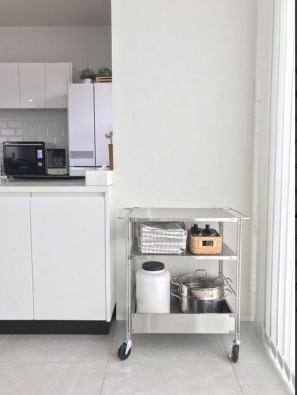 很聪明的一种橱柜做法,格外的舒心顺手,水槽下面再也不会浪费!