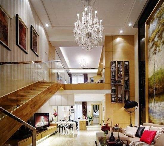 原来楼梯下的电视墙,这样装修既简单又美观,被圈粉了!