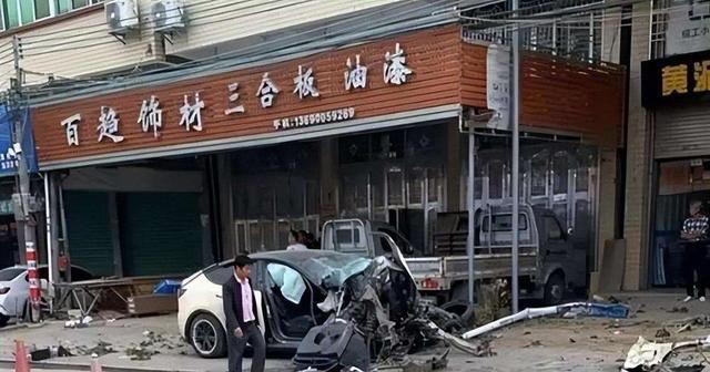 又失控了!新能源车缺陷再也无法隐藏,车主:买了个“遥控炸弹”