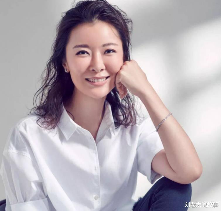 柯蓝|著名女星柯蓝：本姑娘49岁仍单身未婚，但并不是因为不懂爱情