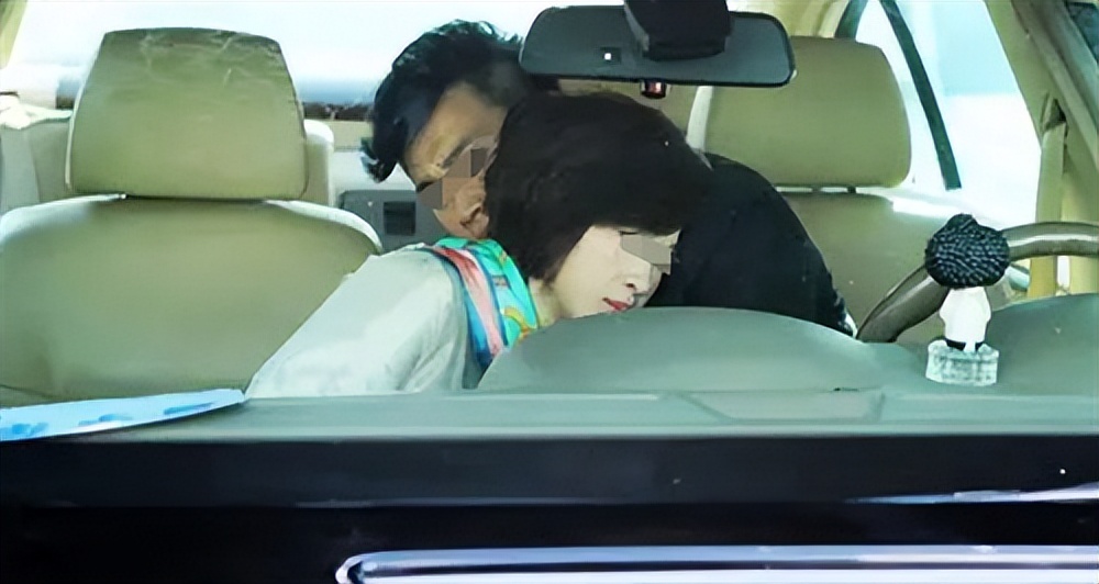 案例 合肥一男子发现楼下车子震动,走近看到妻子十分投入酿血案
