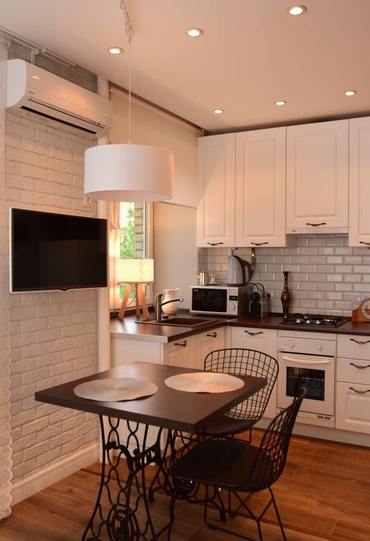 58岁夫妻住34㎡小屋,卧室个客厅用帘子阻隔,那叫一个高级