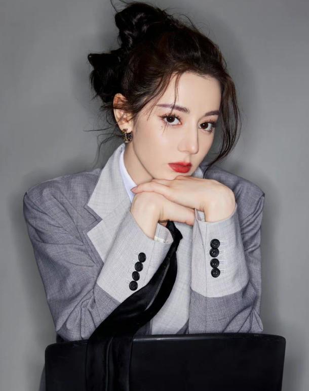 迪丽热巴|迪丽热巴出息了，新剧开机搭档佟大为，制作班底被翻了个底朝天