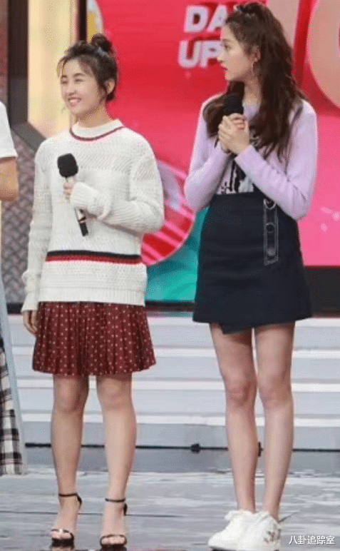 张子枫|张子枫美腿尬上热搜，跟关晓彤同框被“碾压”，网友：换套路了？