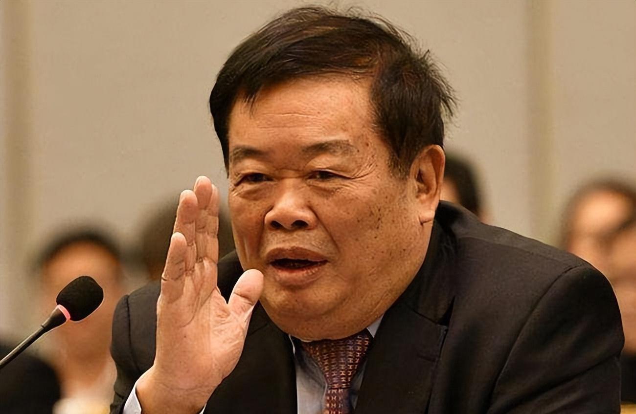 电驴|大佬曹德旺坐“电驴”被网友突然偶遇？网友调侃道：这是曹德旺分旺