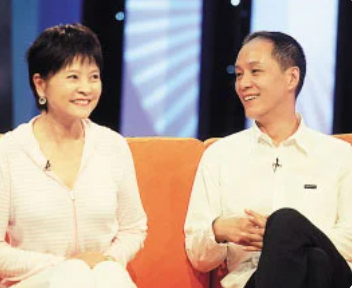 冯远征|冯远征：娶大8岁梁丹妮，婚后宠妻28年，如今年过半百满是遗憾