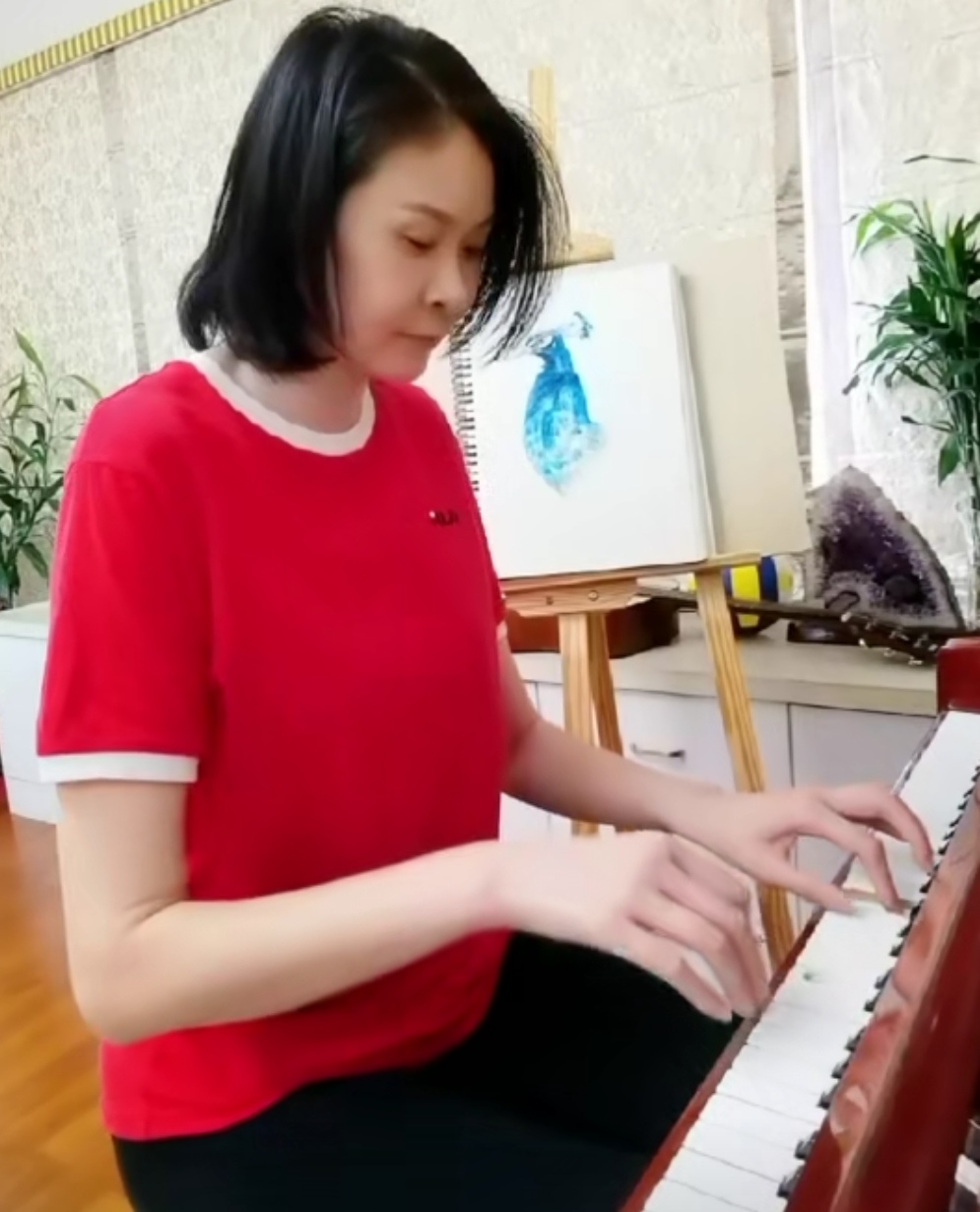 赵蕊蕊|赵蕊蕊“秀”新才艺，自学十天初见成效，“自嘲”排球天赋更高