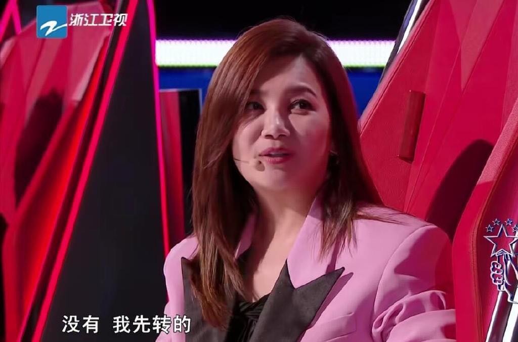 《中国好声音》首播收视冲冠军！梁静茹表现出色，却因“这个举动”得罪李荣浩粉丝？