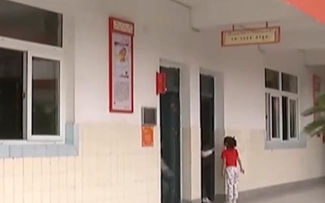 装修教室要收600元班费?家长就说了一句话,惨被班主任踢出群聊