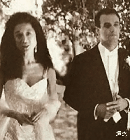 冻龄|“婚纱女王”王薇薇：坐拥40亿身家，72岁冻龄，牵手小鲜肉引争议