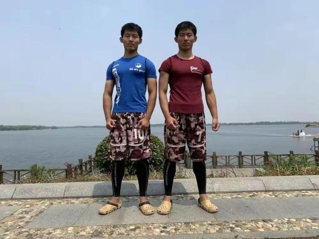 19岁大学生送外卖赚1.7万,博士兄弟替母亲拧钢管,网友:真励志