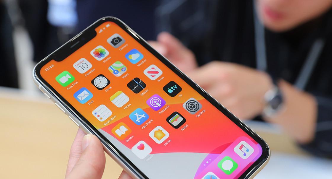 iphone11|旧苹果机型开始打价格战，iPhone11跳水3700后，还值得买吗？