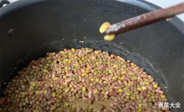 护肤 1把红豆加1把绿豆，不打豆浆不熬粥，简单几步，软糯香甜又好吃