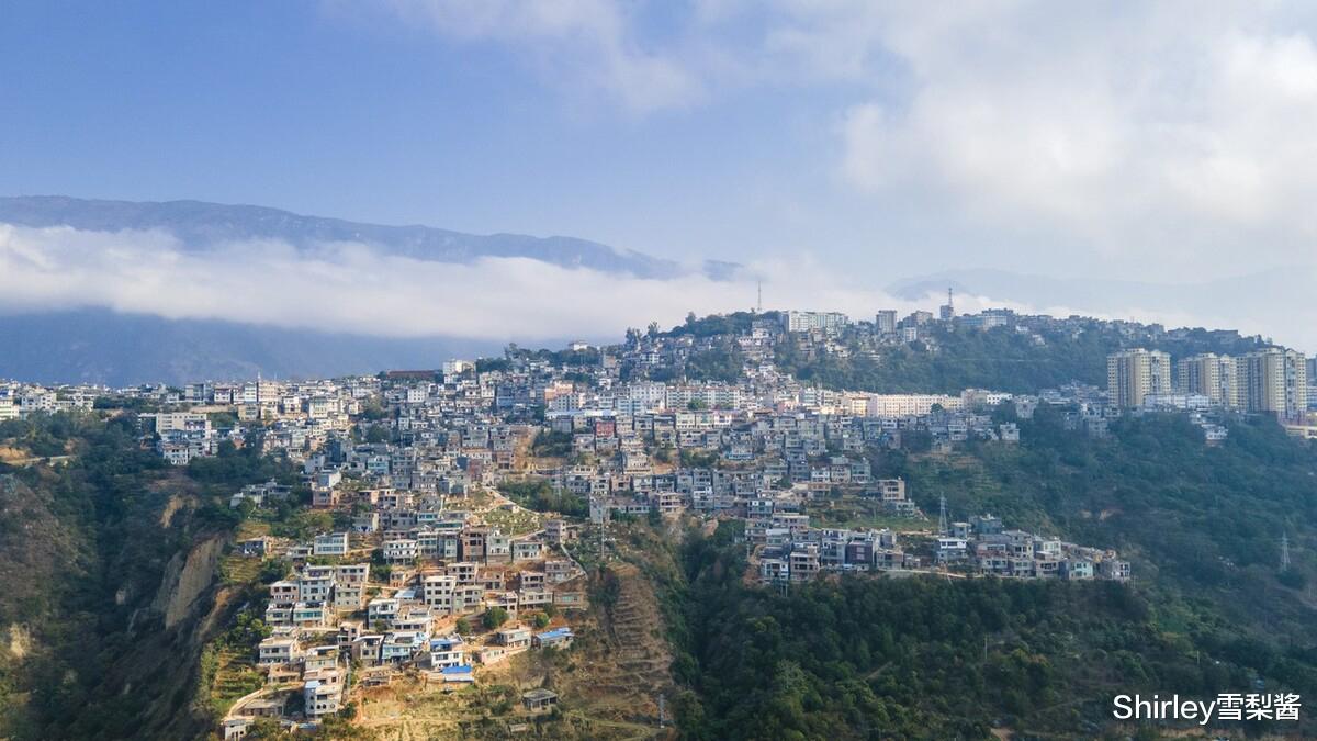 成都|云南有座完全建在山顶的县城,四周都是悬崖,宛若“天空之城”