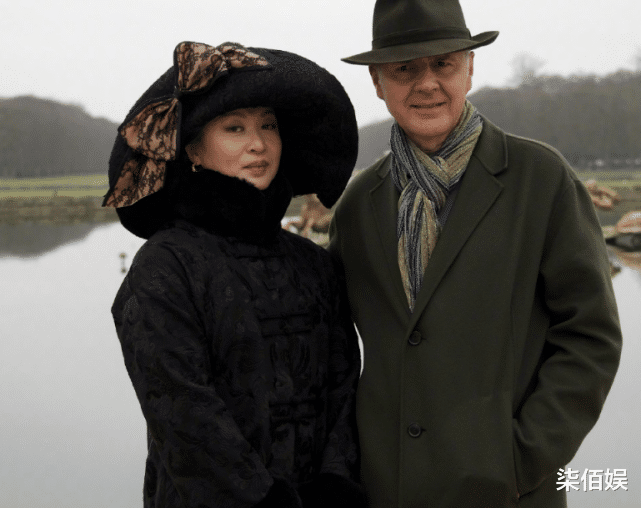 金星|54岁金星国外被偶遇，主动与路人打招呼，素颜被赞温柔有女人味