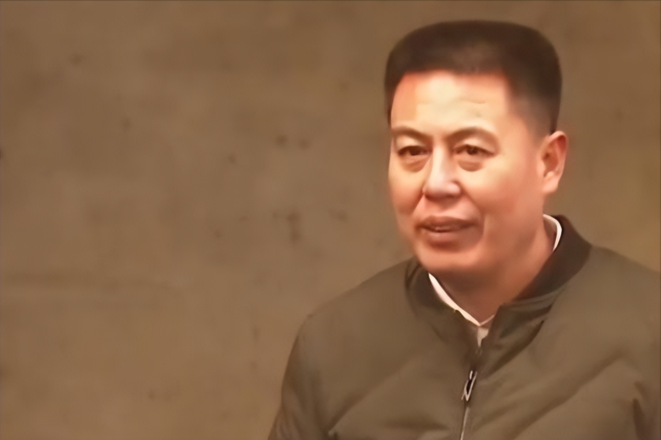他十六岁捡破烂,一年赚了一个亿,又在二十七岁改行卖酒