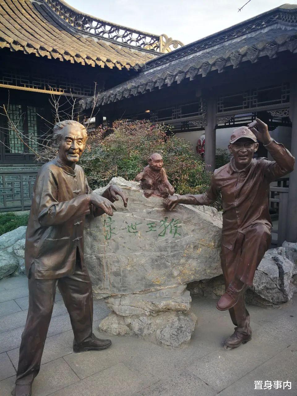 六小龄童|六小龄童为钱丢了脸面，他那拒绝当明星的独女，如今过得如何？