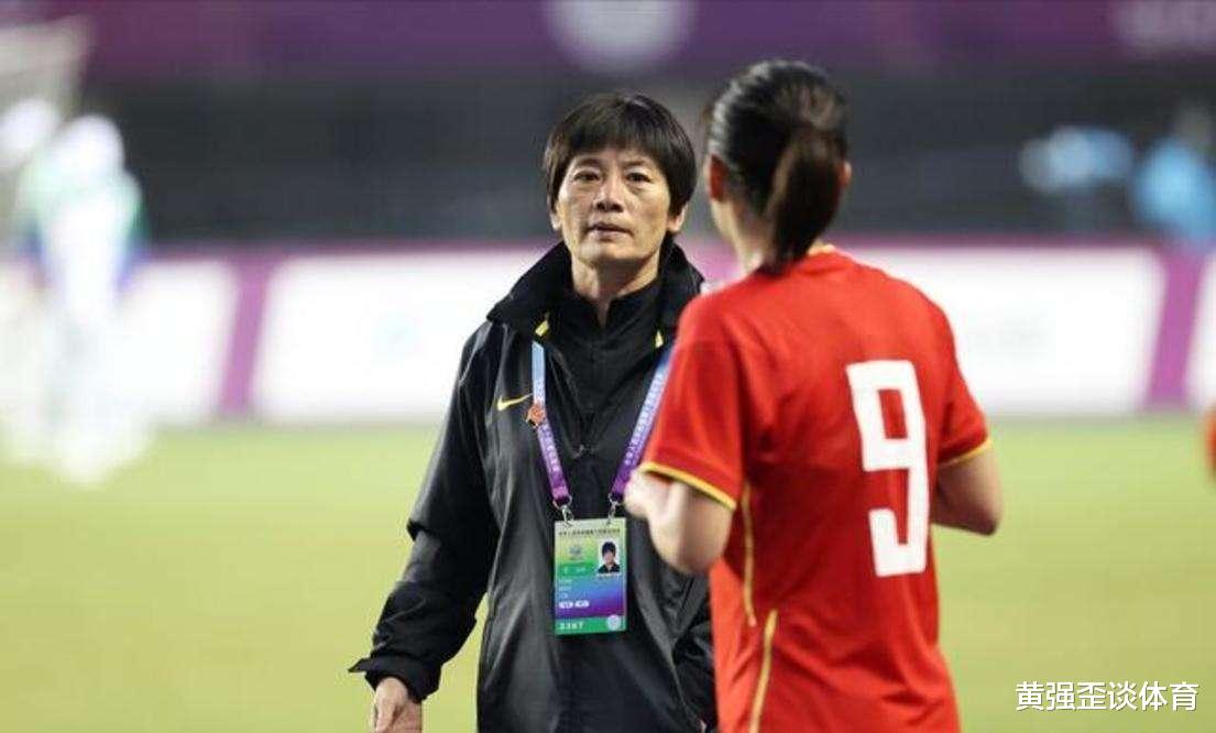 李霄鹏|水庆霞与贾秀全对球员的对话，两人执教水平高低立竿见影！