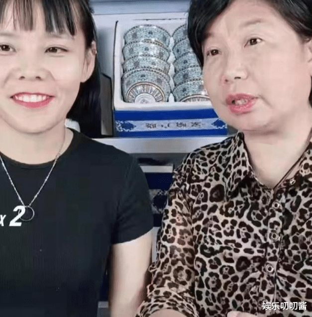 杜新枝|熊磊直播带货人气低,杜新枝“豪气”送3颗心,网友:勤俭楷模