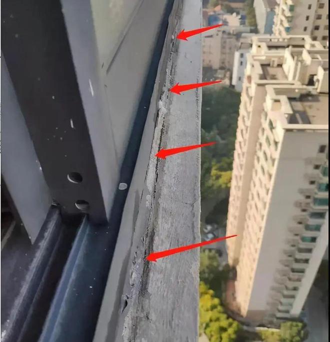 花十多万做的门窗,台风让窗户露原形出现漏雨,真是打脸