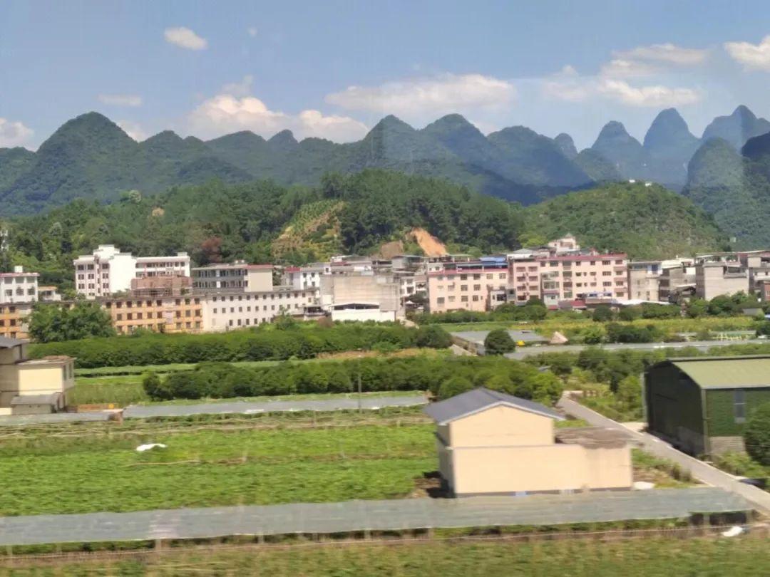 火车|坐上绿皮火车，穿越大半个中国，拥抱世间最美的情郎