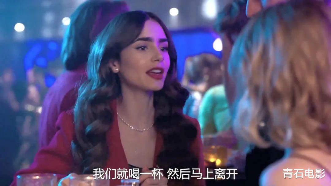 莉莉·柯林斯|“赫本转世”莉莉·柯林斯的新剧,10集竟换了近80套衣服!