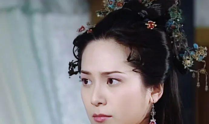 郭羡妮|郭羡妮:因“恋爱脑”自毁事业,而今下嫁农村当主妇恩爱美满