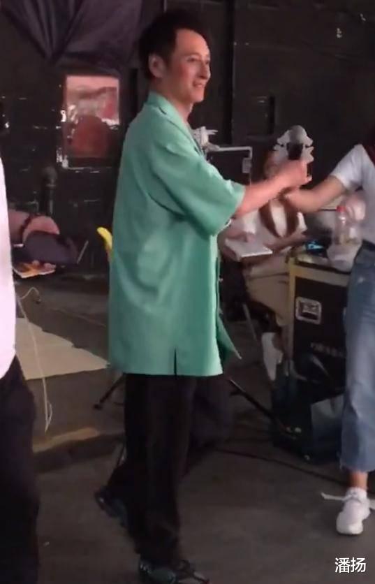 何炅|幸好,快乐家族5成员“分道扬镳”后,何炅抓住了这张“好牌”