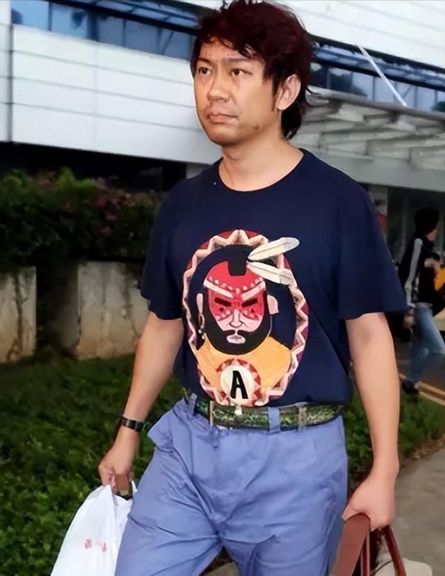 中国小伙“爱”上79岁新加坡富婆,两年花其1300万,上演惊天骗局
