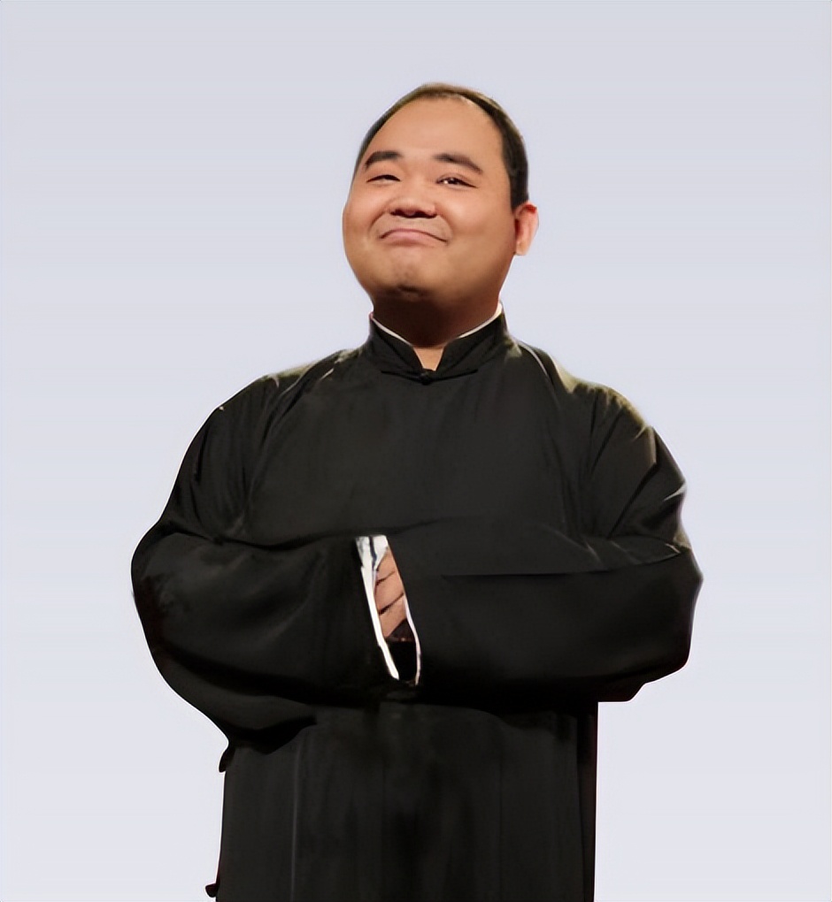 小姐姐|替老郭讽刺退社叛徒，沉迷游戏忘记报幕，侯震在德云社到底啥地位？