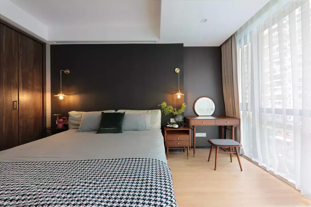 小夫妻买下105㎡奇葩阁楼,砸掉数面墙,浪费空间却让幸福暴增