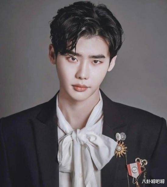 炎亚纶|韩国颜值界的巅峰李钟硕，被63岁“女神”迷倒，曾受家暴而离婚