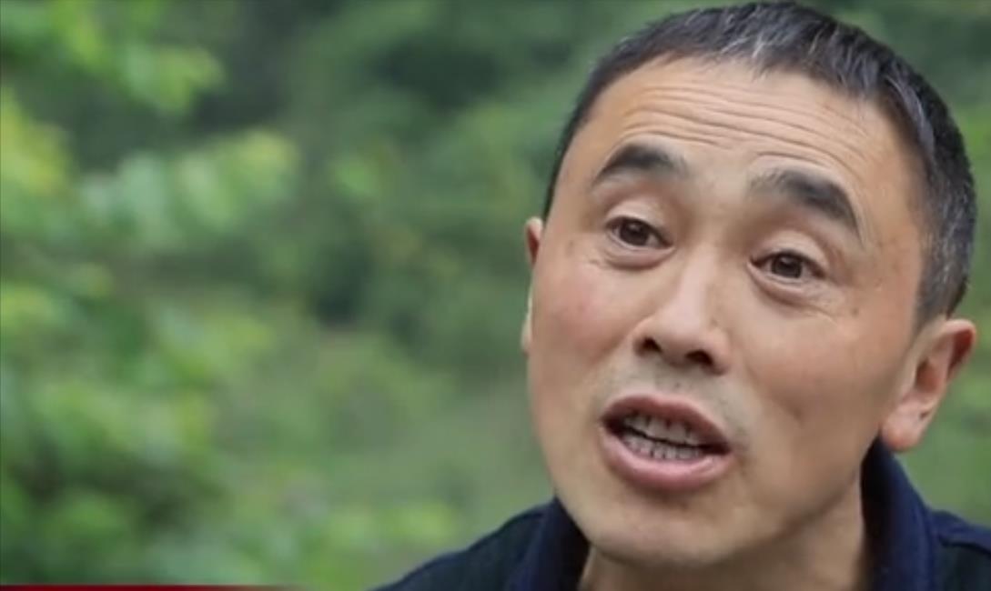 2017年,四川山民采药捡到两只小黑熊,没想到竟然结下一段奇缘