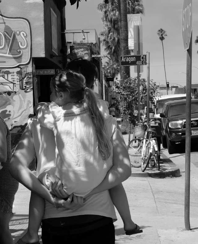 小贝|小贝与次子团聚，又发照片暗示想念长子，与大布同城几天还未相见