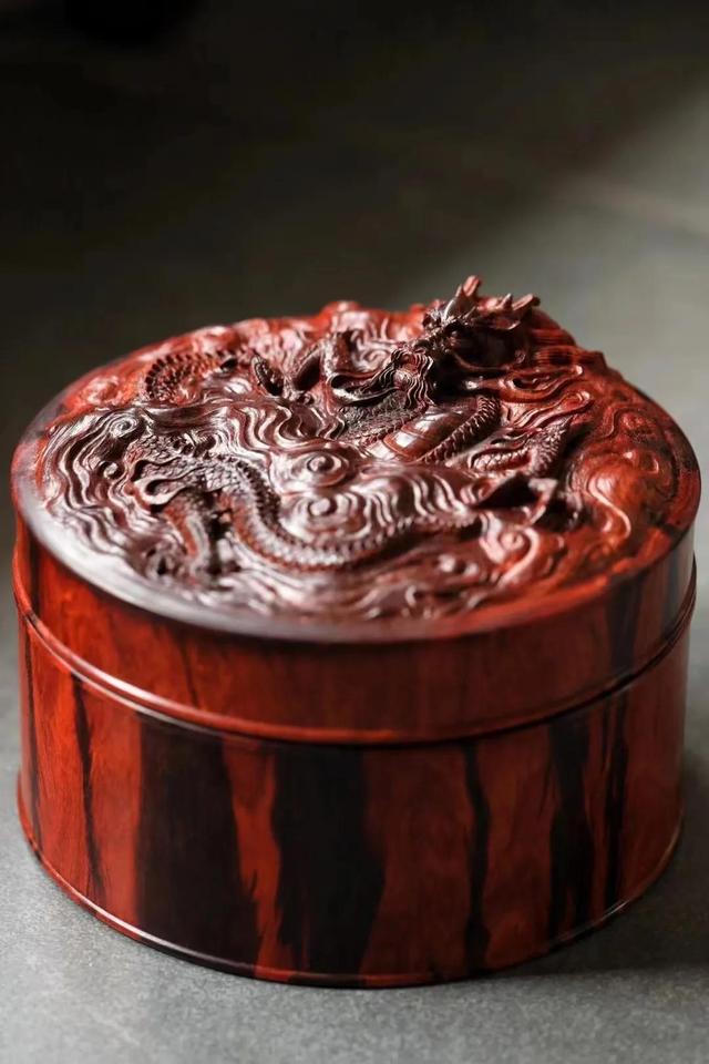 小叶紫檀|雕龙又画凤!小叶紫檀精工雕刻?龙盒