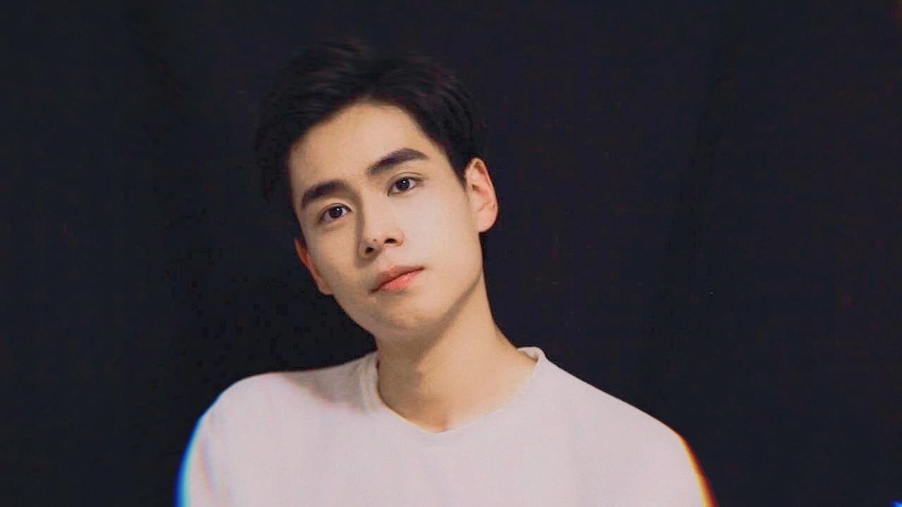 |胡一天又上演“落井下石”，与何炅保持距离，想办法剥夺邓伦资源