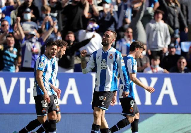 |3-0到3-1！西班牙人3次掀翻西甲黑马，武磊冲首球，巴萨坐等助攻
