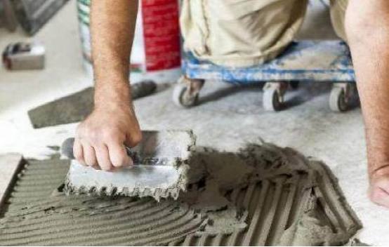 越来越多人这样贴瓷砖,一问老师傅,才知道这样装省钱又快捷