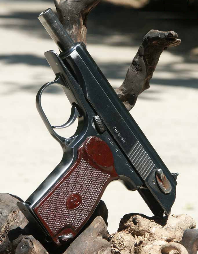 警察|《狂飙》中警察差点丢枪后怕得要死!现实中丢枪后果有多严重?