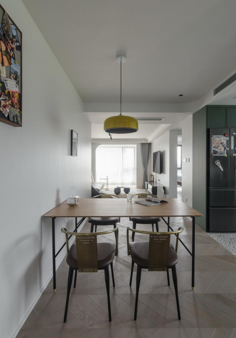 只是改动一面墙,玄关立马大一倍,她90㎡家,简直是教科书式设计