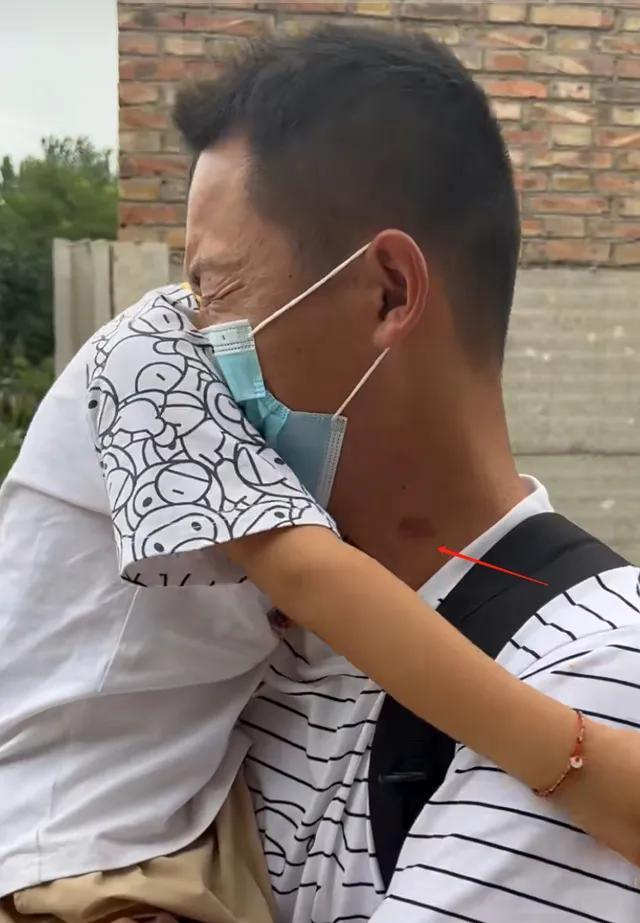现实版王宝钏! 樊小慧苦等兵哥8年,男方脖子现吻痕,与小三玩方特