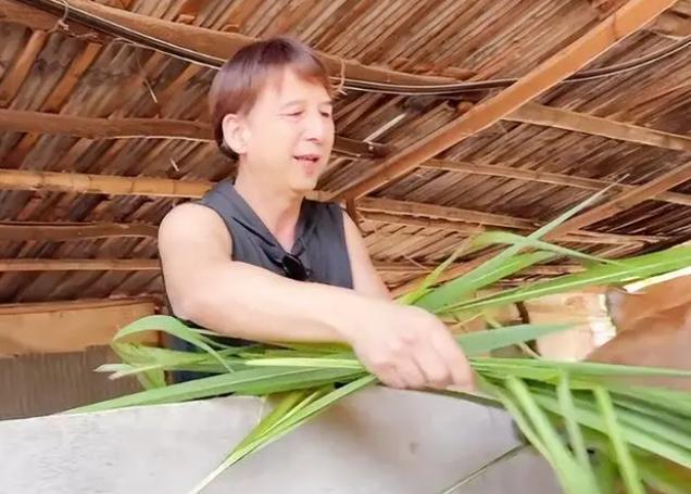 王宝强|农村出身的9位演员：王宝强熟练割麦子，黑子种菜有模有样