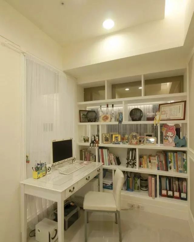 小户型也别忽略了这个书房角,读书工作都用得上