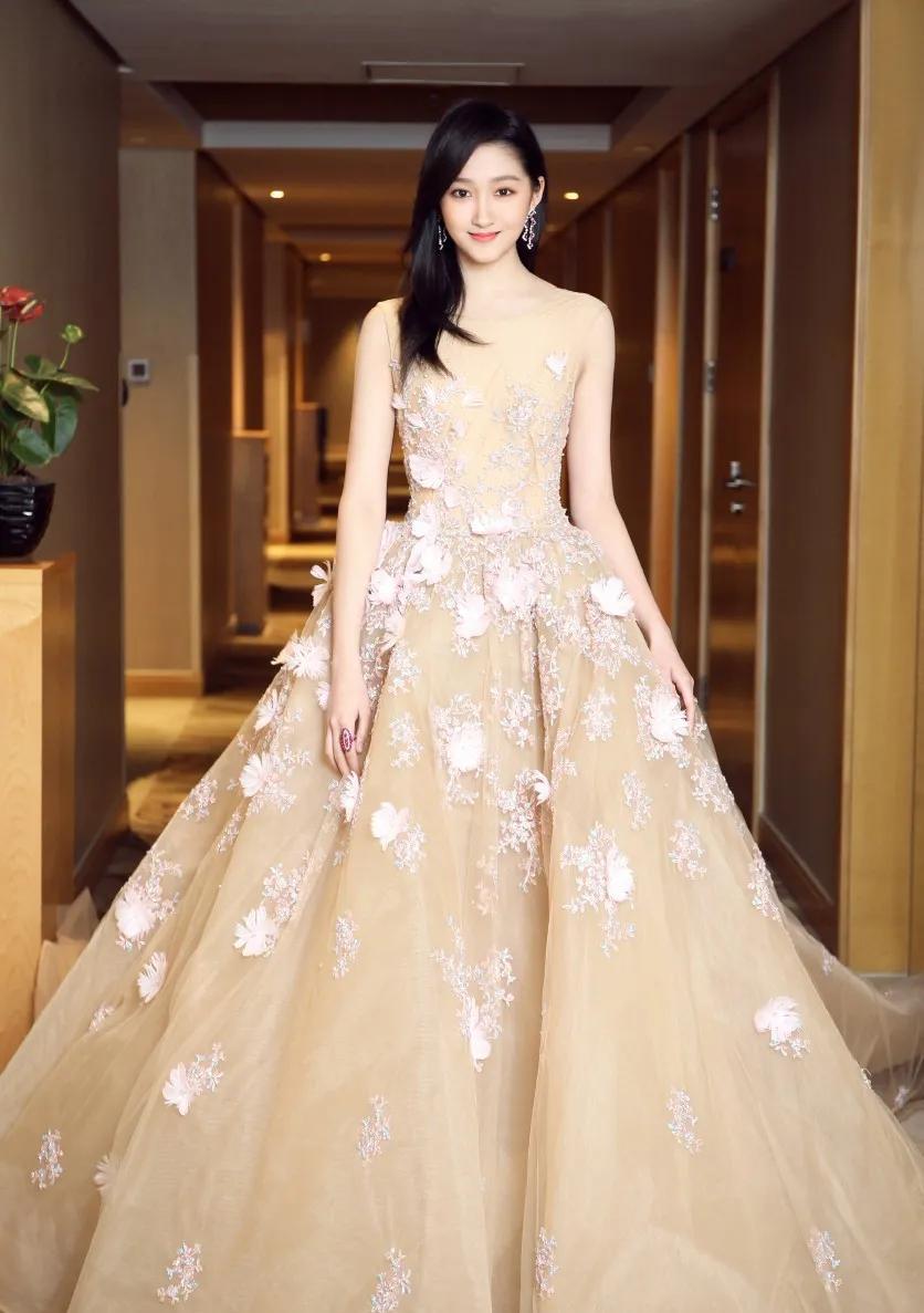 孟子义|关晓彤足够美颜值一流