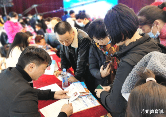 教师|新“下岗潮”来袭，两大热门岗位正在转型，还没毕业的学生很无奈