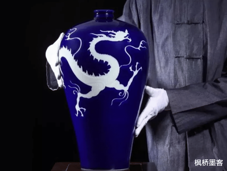 梅瓶|1976年,败家子18元贱卖传家宝,被博物馆3000元买走,今价值40亿