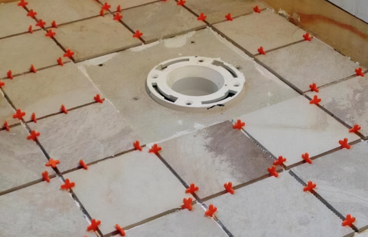 不是我“崇洋媚外”，同样是贴瓷砖，德国工人做得真的比我们好