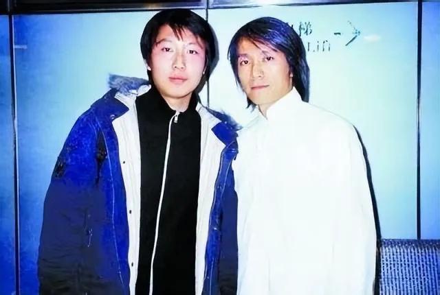 成龙|港媒爆成龙和邓丽君私生子相认,赠予27亿产业