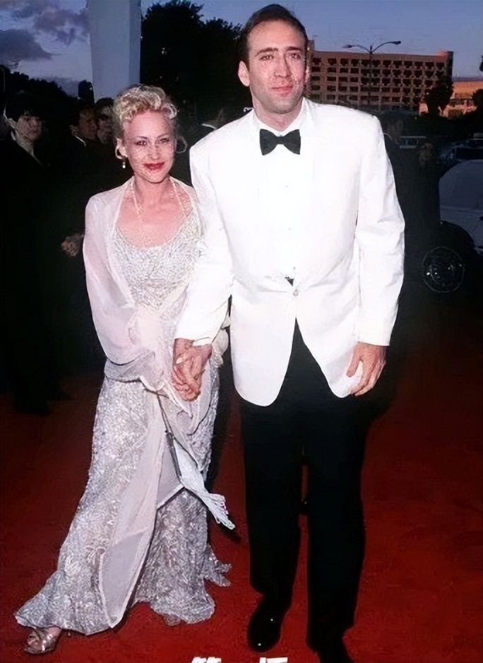 日本|尼古拉斯·凯奇：58岁仍要赚奶粉钱，26岁日本娇妻比大儿子小4岁